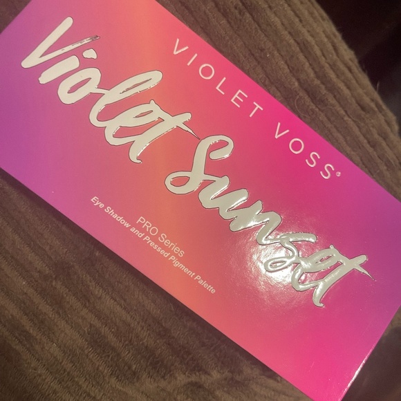 NIB Violet Voss Violet Sunset Pro Series Eye Shadow & Pressed Pigment Palette - Picture 1 of 2